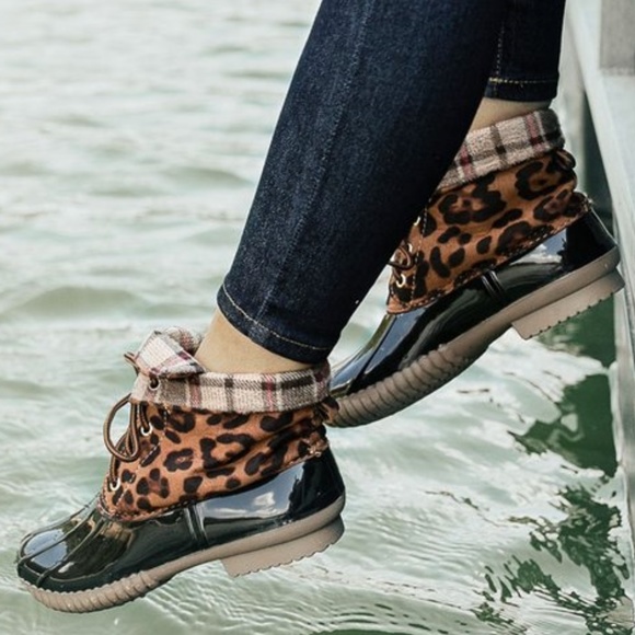 NEW ARRIVALS Ladies Leopard Duck Boots - Picture 2 of 3